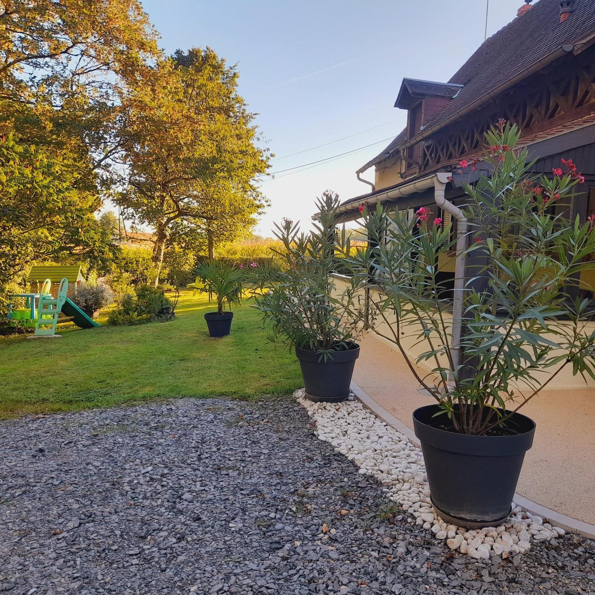Gite Les Vignes Du Chateau - 4 Personnes Gehee Exterior foto